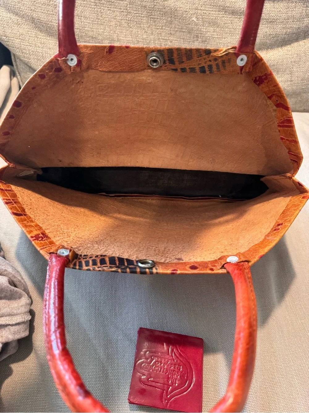 VTG Handcrafted Embossed Leather Handbag with Matching Coin Purse